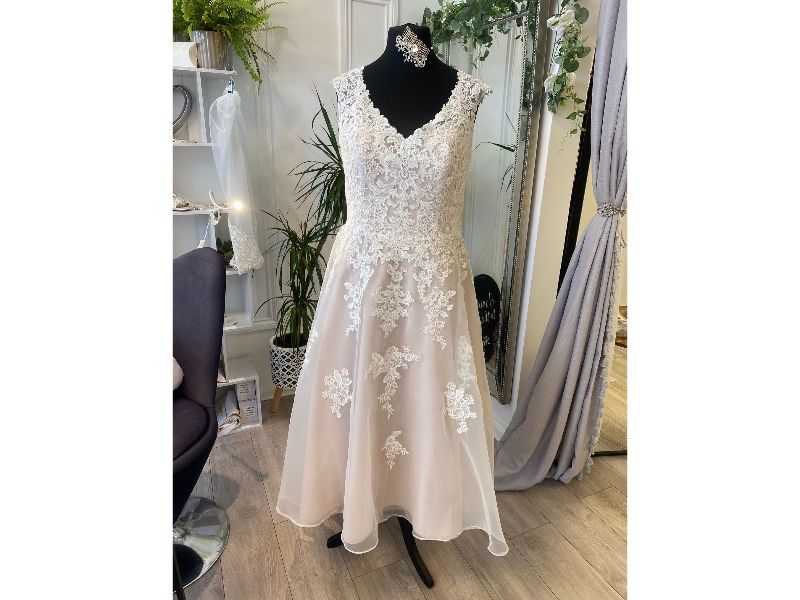Image of the Viva Bride pre-loved Wedding Dress, Size UK 20 piece